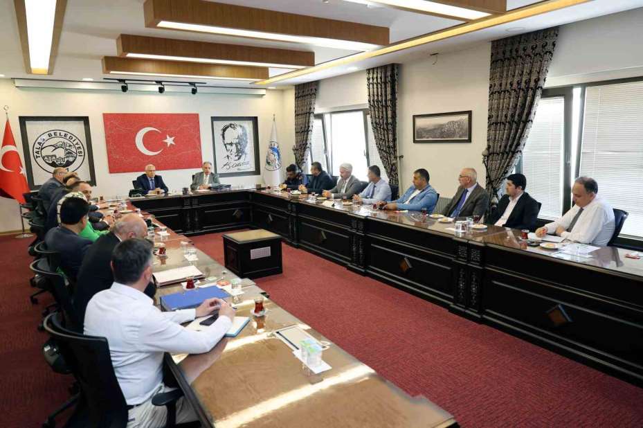 Talas’ta kamu kurumları ve muhtarlar mahalleleri konuştu