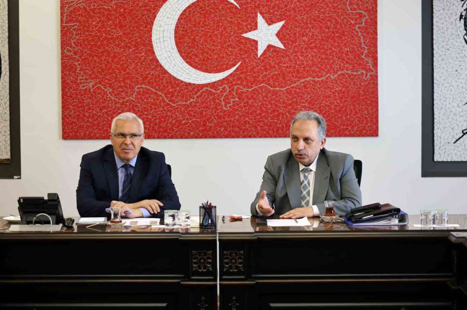 Talas’ta kamu kurumları ve muhtarlar mahalleleri konuştu