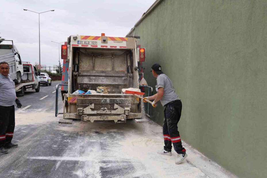 Nevşehir’de un yüklü kamyonet devrildi: 2 yaralı