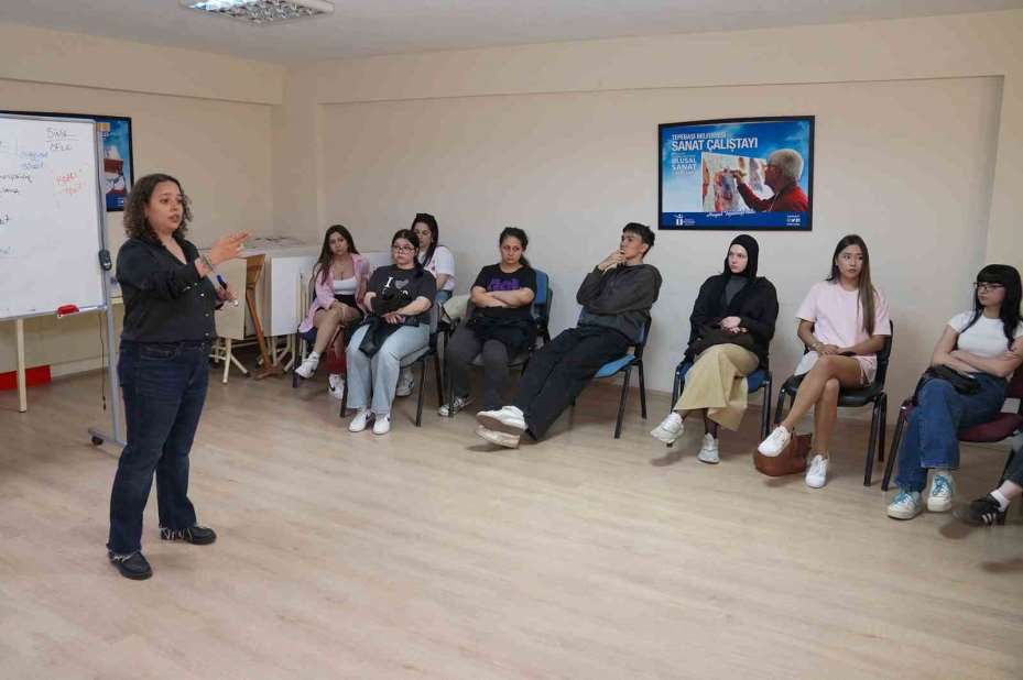 Gençlere toplumsal cinsiyet eşitliği ve flört şiddeti anlatıldı