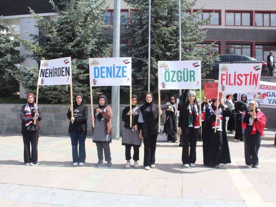 Akdağmadeni’nde Filistin’e destek yürüyüşü düzenlendi