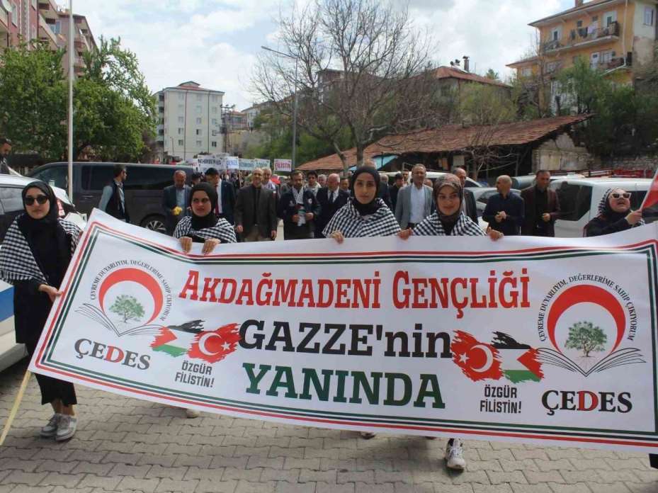 Akdağmadeni’nde Filistin’e destek yürüyüşü düzenlendi