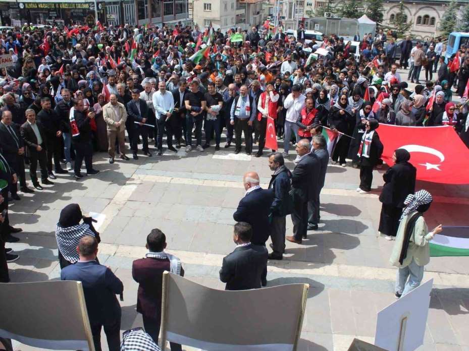 Akdağmadeni’nde Filistin’e destek yürüyüşü düzenlendi
