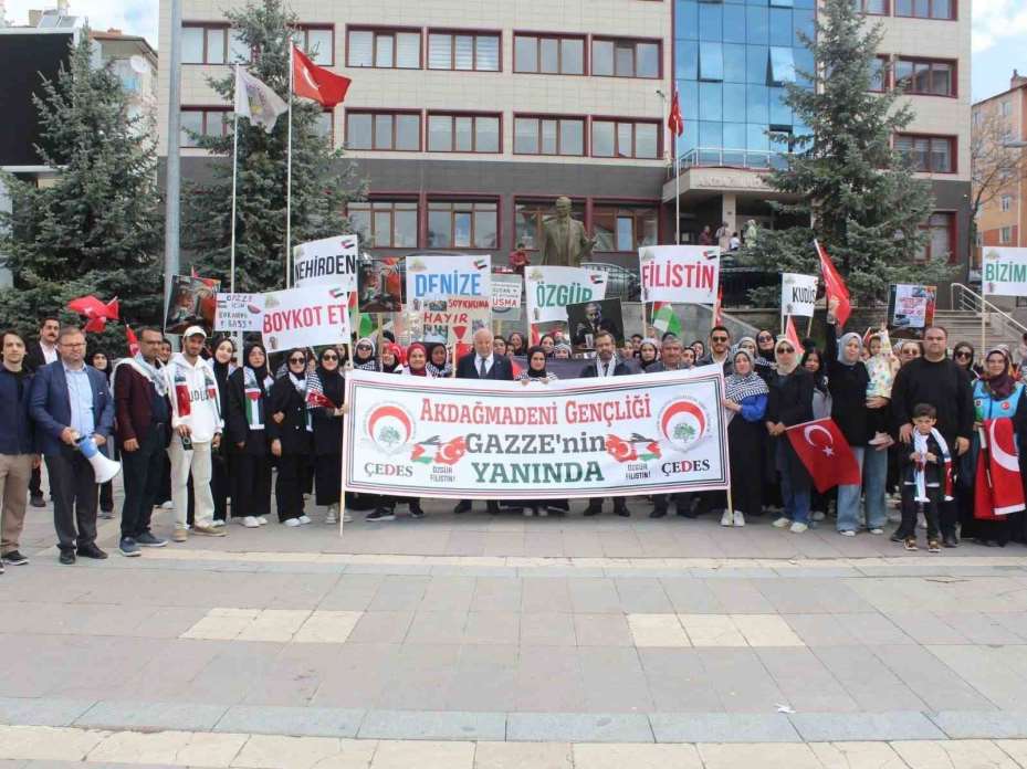 Akdağmadeni’nde Filistin’e destek yürüyüşü düzenlendi