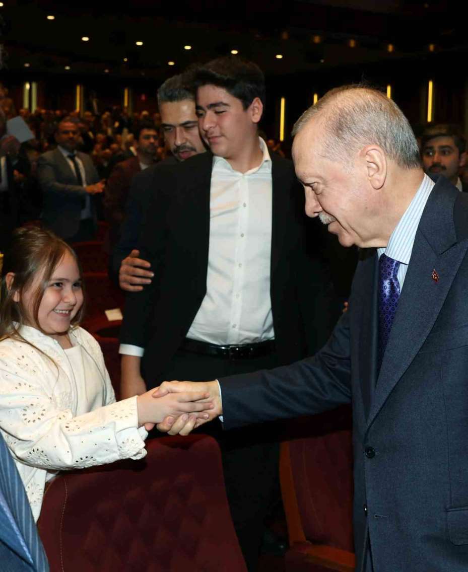 Cumhurbaşkanı Erdoğan: "İster töre, ister gelenek, ister güncel akım bahanesiyle olsun evliliğin zorlaştırılmasını asla doğru bulmuyoruz"