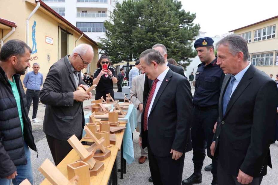 Elmadağ’da "2025-2026 Eğitim-Öğretim Yılı Mesleki Alan Tanıtım Etkinlikleri" programı