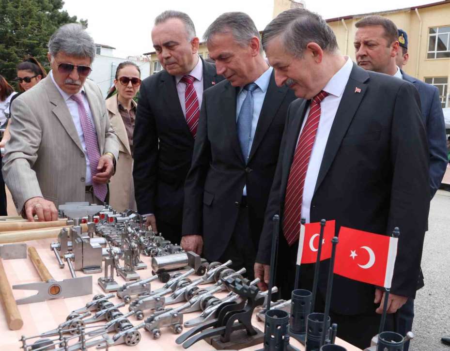 Elmadağ’da "2025-2026 Eğitim-Öğretim Yılı Mesleki Alan Tanıtım Etkinlikleri" programı