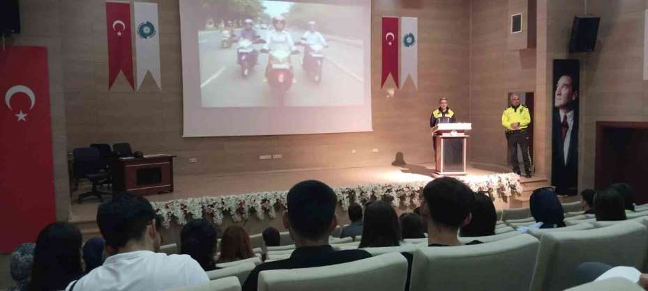 Niğde’de motosiklet kullanıcılarına güvenli sürüş eğitimi verildi