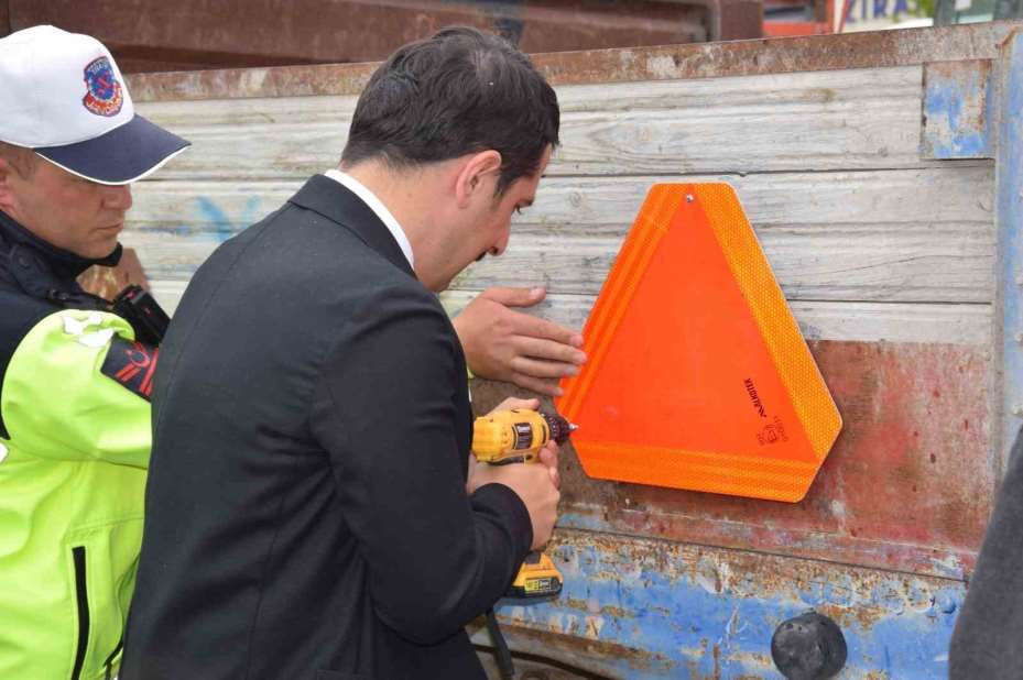 Karapınar’da çiftçilere reflektör dağıtıldı