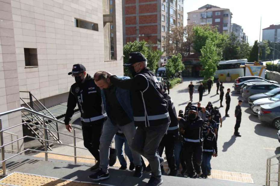 FETÖ’yü finanse eden Maydonoz Döner’e yapılan operasyonda 23 şüpheli yakalandı