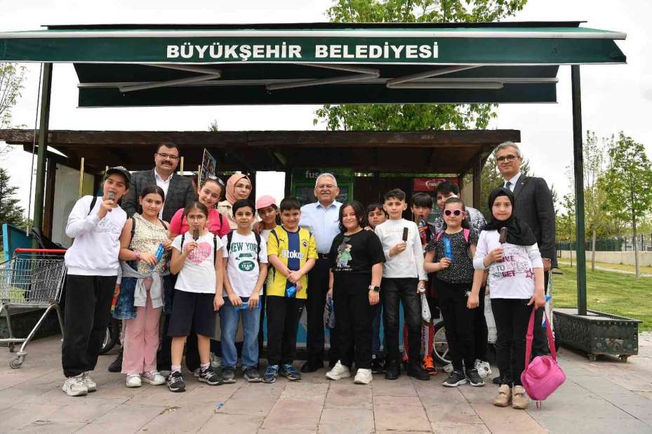 Başkan Büyükkılıç, hayvanat bahçesini ziyaret etti
