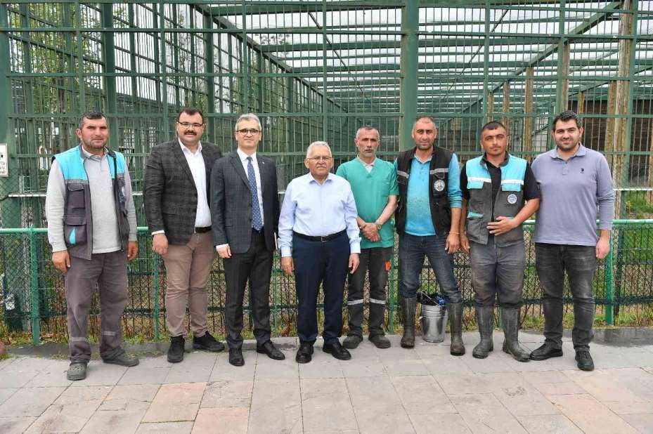 Başkan Büyükkılıç, hayvanat bahçesini ziyaret etti