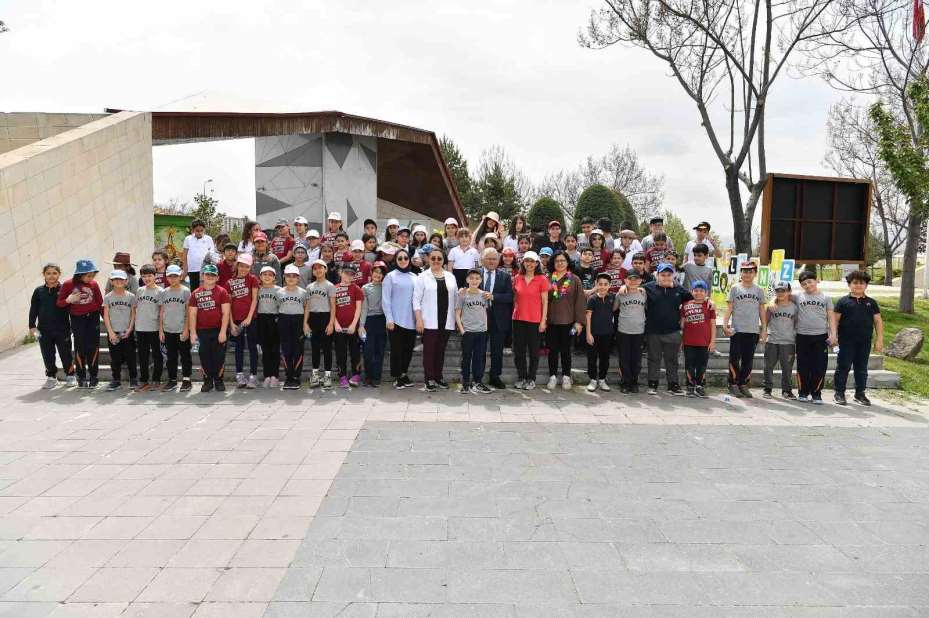 Başkan Büyükkılıç, hayvanat bahçesini ziyaret etti