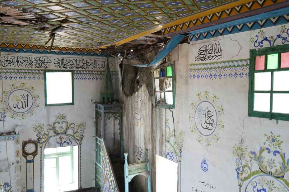 Ahşap işçiliği ile dikkat çeken cami yıkılma tehlikesiyle karşı karşıya