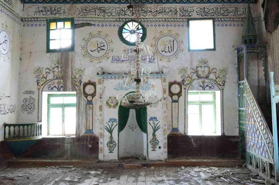 Ahşap işçiliği ile dikkat çeken cami yıkılma tehlikesiyle karşı karşıya