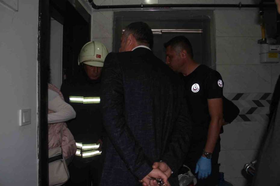 Konya’da evin kapısını açmayan yaşlı çift ekipleri alarma geçirdi