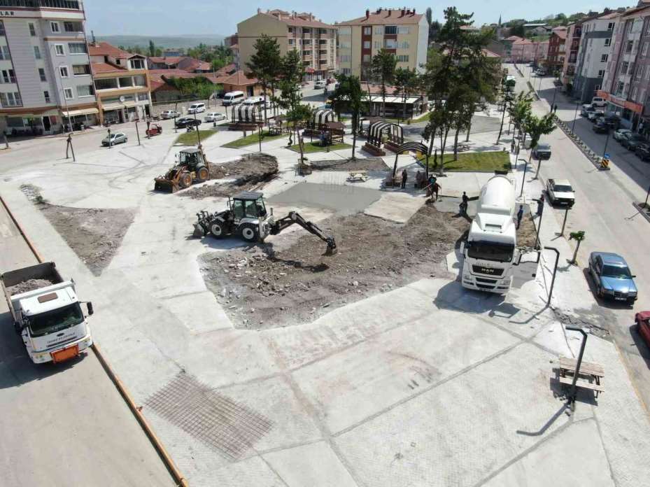 İnönü Cumhuriyet Meydanı’nda sona yaklaşılıyor