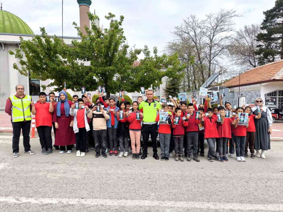 Ankara’da polisten öğrencilere trafik eğitimi