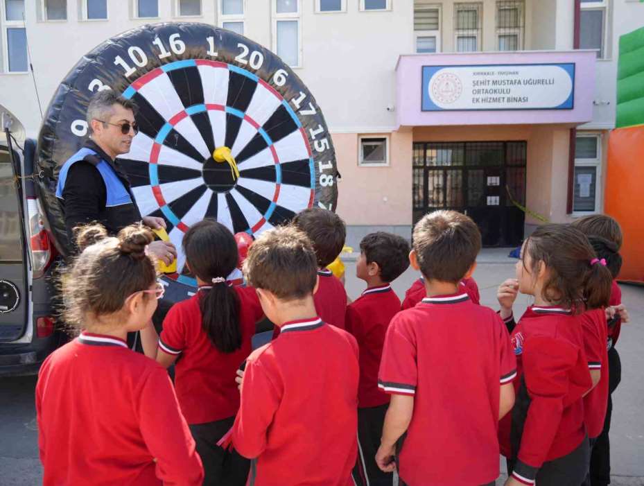 Renkli yüzler, mutlu çocuklar: Trafik bilinci eğlenceyle aşılandı