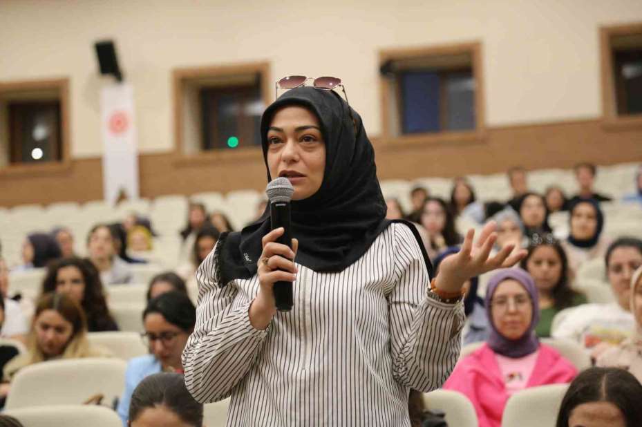 Sivas’ta bağımlılık türleri uzmanları tarafından ele alındı