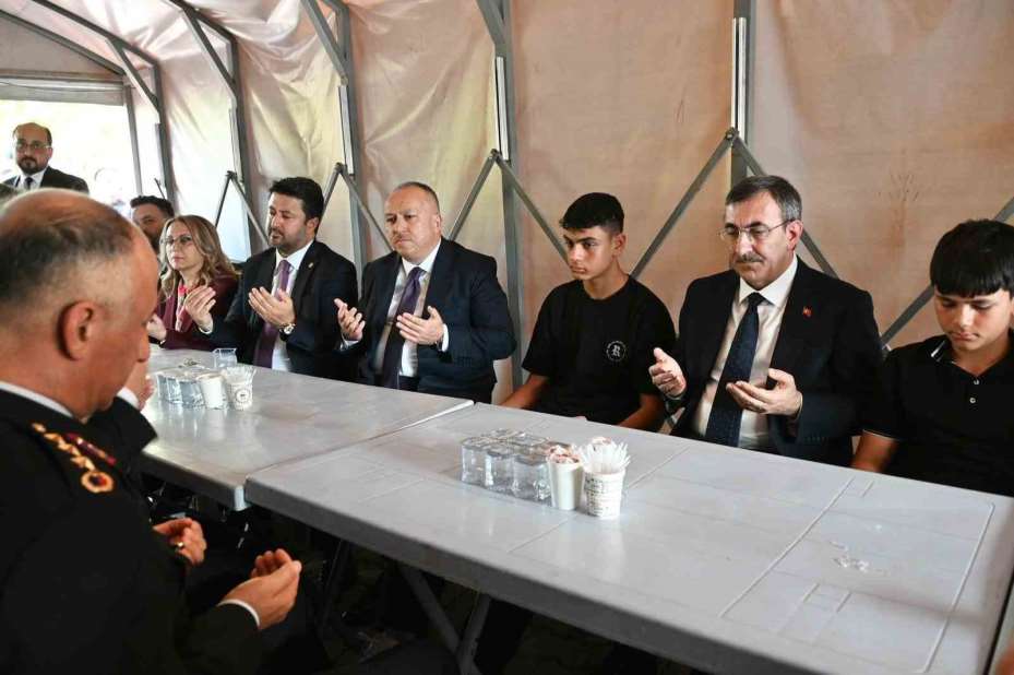 Cumhurbaşkanı Yardımcısı Yılmaz: "Ana muhalefet partisinin tek yaptığı popülizm"