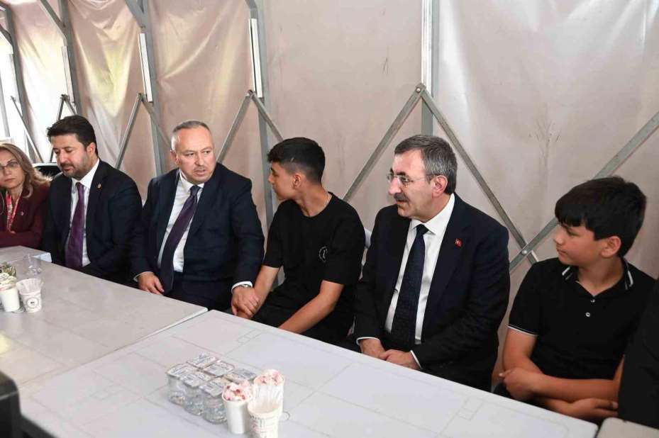 Cumhurbaşkanı Yardımcısı Yılmaz: "Ana muhalefet partisinin tek yaptığı popülizm"
