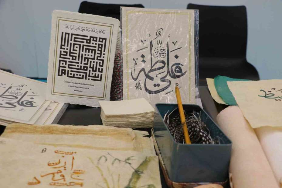 İslam Sanatları Fuarı’nda el yapımı kağıt ustası Çelik eserlerini sergiledi