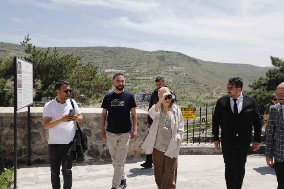 Türkan Şoray, 52 sonra "Mahpus" filminin çekildiği mekanı gezdi