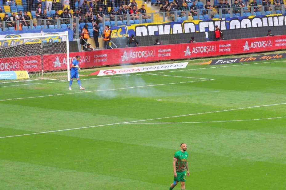 MKE Ankaragücü - Amed Sportif Faaliyetler maçı olaylı başladı