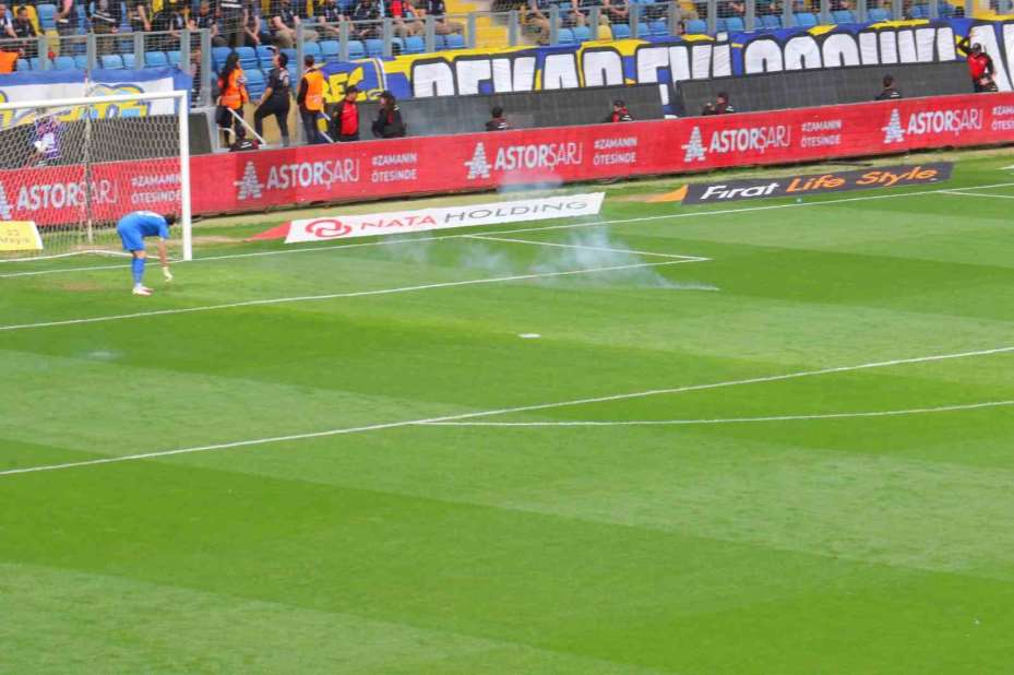 MKE Ankaragücü - Amed Sportif Faaliyetler maçı olaylı başladı