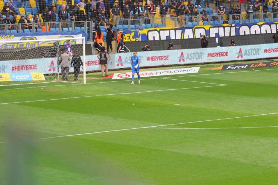 MKE Ankaragücü - Amed Sportif Faaliyetler maçı olaylı başladı