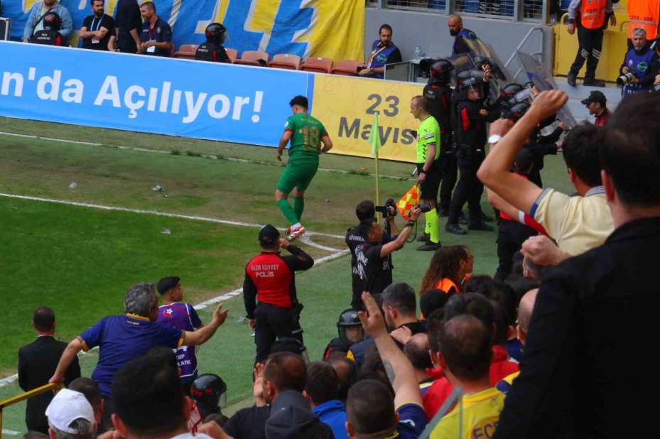 MKE Ankaragücü - Amed Sportif Faaliyetler maçı olaylı başladı
