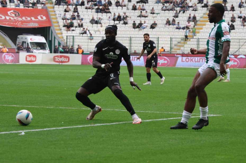 Trendyol Süper Lig: Konyaspor: 0 - Çaykur Rizespor 0 (İlk yarı)