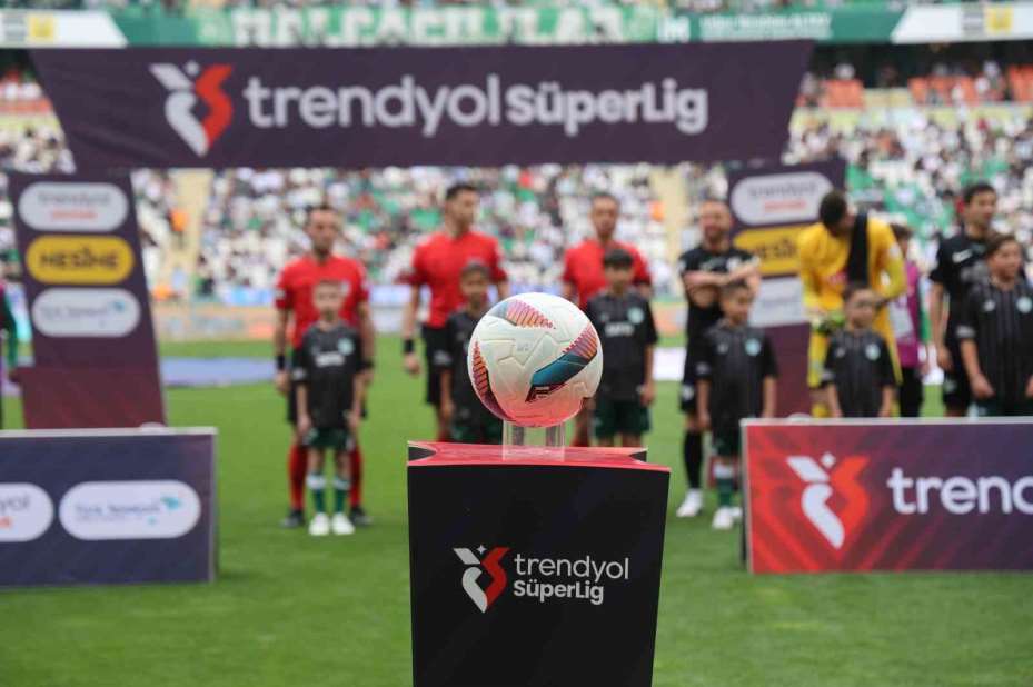 Trendyol Süper Lig: Konyaspor: 0 - Çaykur Rizespor 0 (İlk yarı)