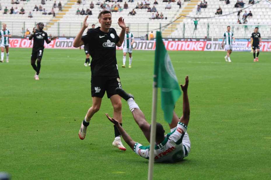 Trendyol Süper Lig: Konyaspor: 0 - Çaykur Rizespor 0 (İlk yarı)