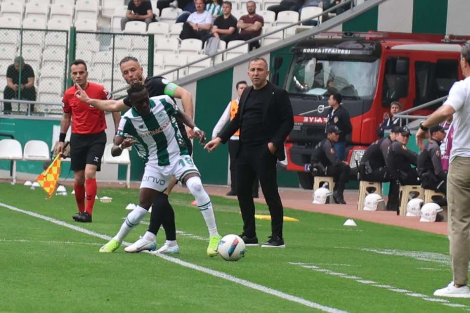 Trendyol Süper Lig: Konyaspor: 0 - Çaykur Rizespor 0 (İlk yarı)