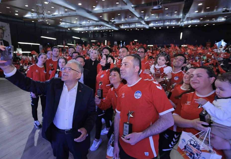 Genç sporcular ödüllendirildi