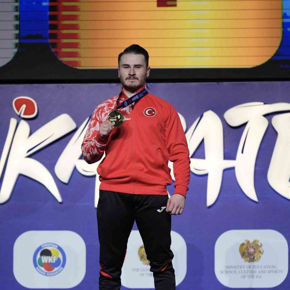 Bakan Bak’tan Avrupa Büyükler Karate Şampiyonası’nda şampiyon olan sporculara tebrik