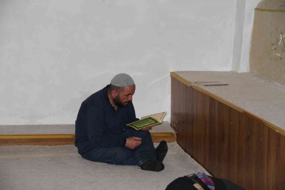 Batı Karadeniz’in fatihi Emir Karatekin Bey’in kabri asırlardır ziyaretçilerini ağırlıyor