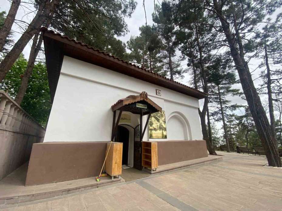 Batı Karadeniz’in fatihi Emir Karatekin Bey’in kabri asırlardır ziyaretçilerini ağırlıyor