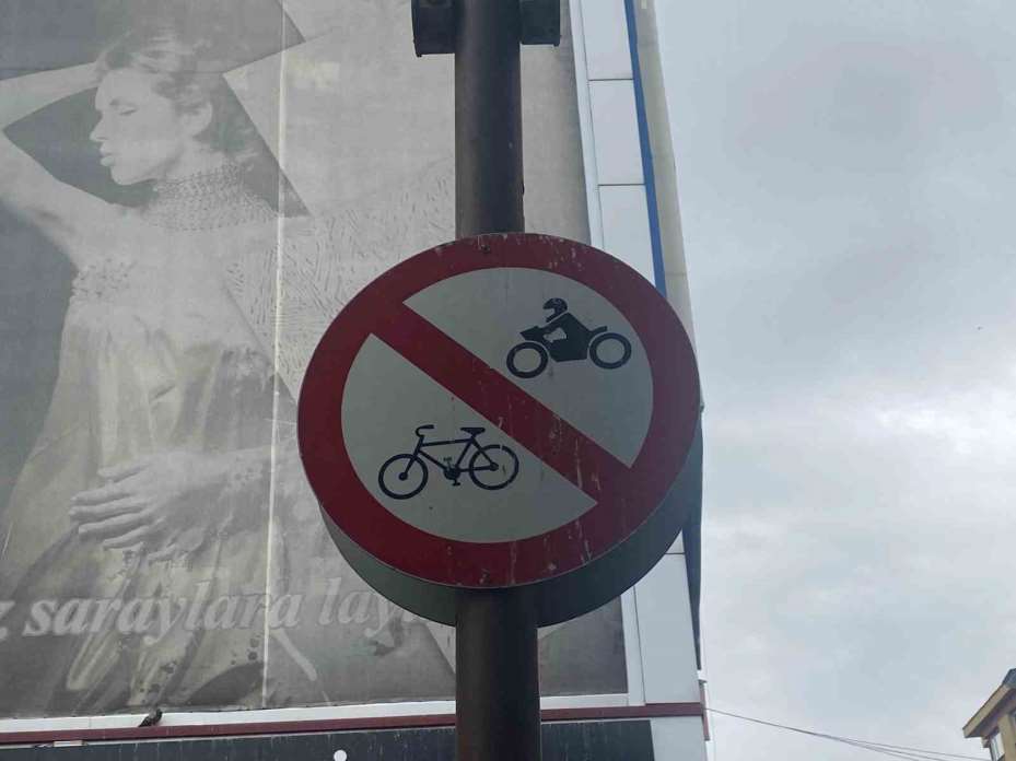 Park yasağına rağmen motosiklet işgali