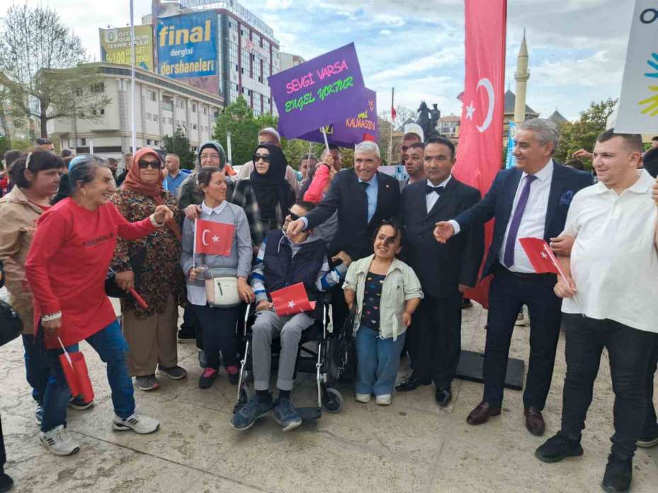Kırşehir Beyazay Derneği’nden Engelliler Haftası yürüyüşüne destek