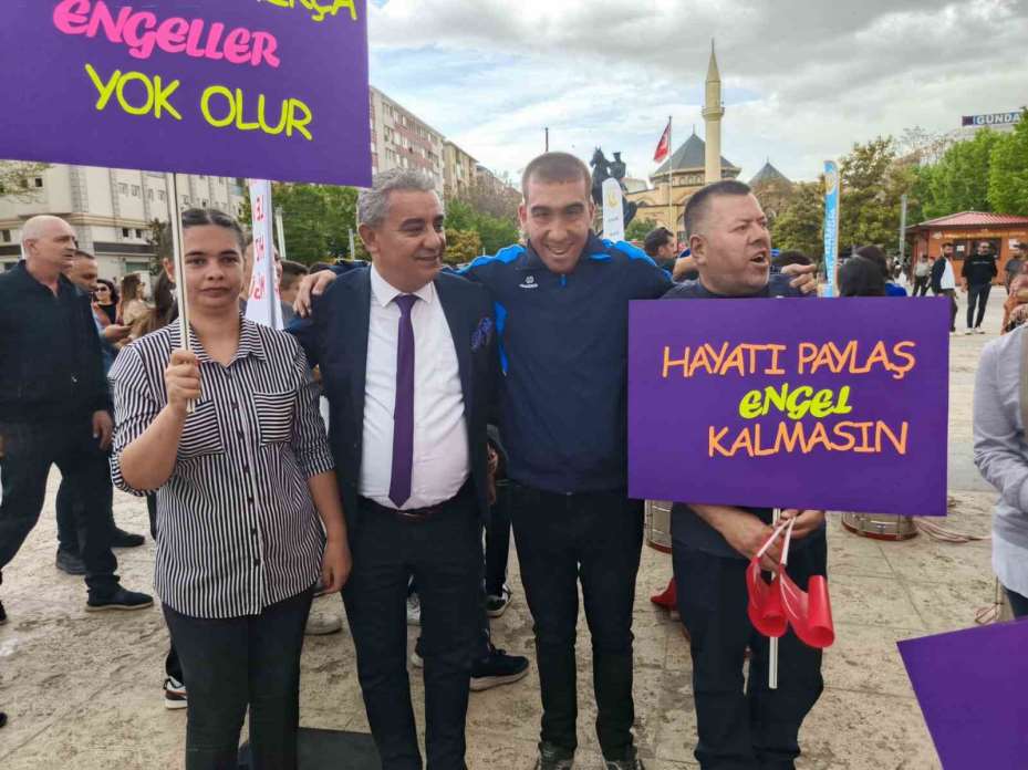Kırşehir Beyazay Derneği’nden Engelliler Haftası yürüyüşüne destek