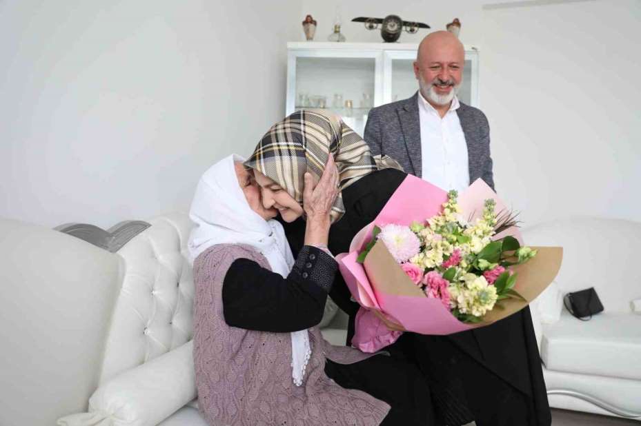 Başkan Çolakbayrakdar’dan 109 yaşındaki Şemşi Nine’ye Anneler Günü sürprizi