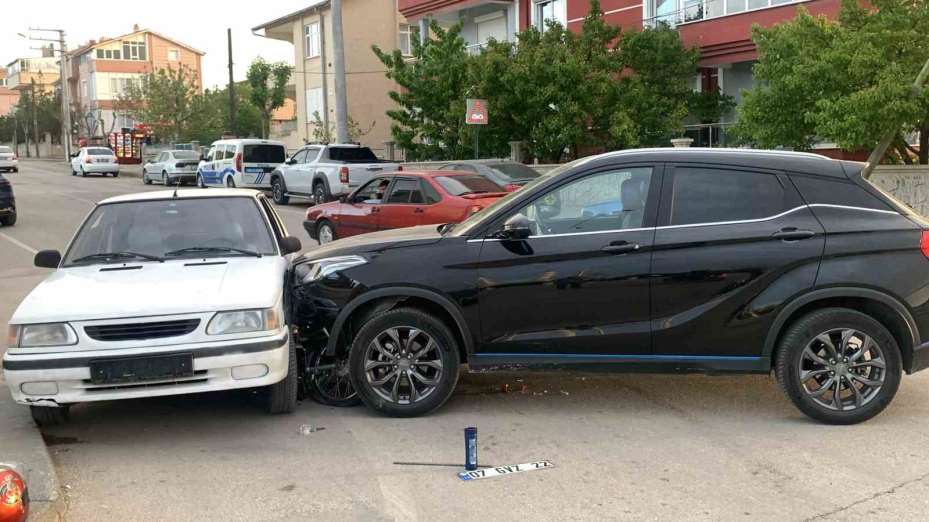 Cipin çarptığı motosikletin sürücüsü canını son anda kurtardı