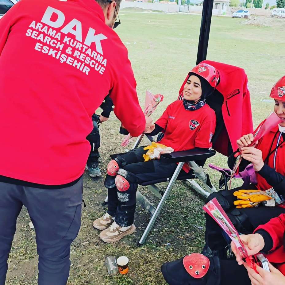 Dorlion Arama Kurtarma Ekibi, Anneler Günü’nde fedakâr üyelerini unutmadı