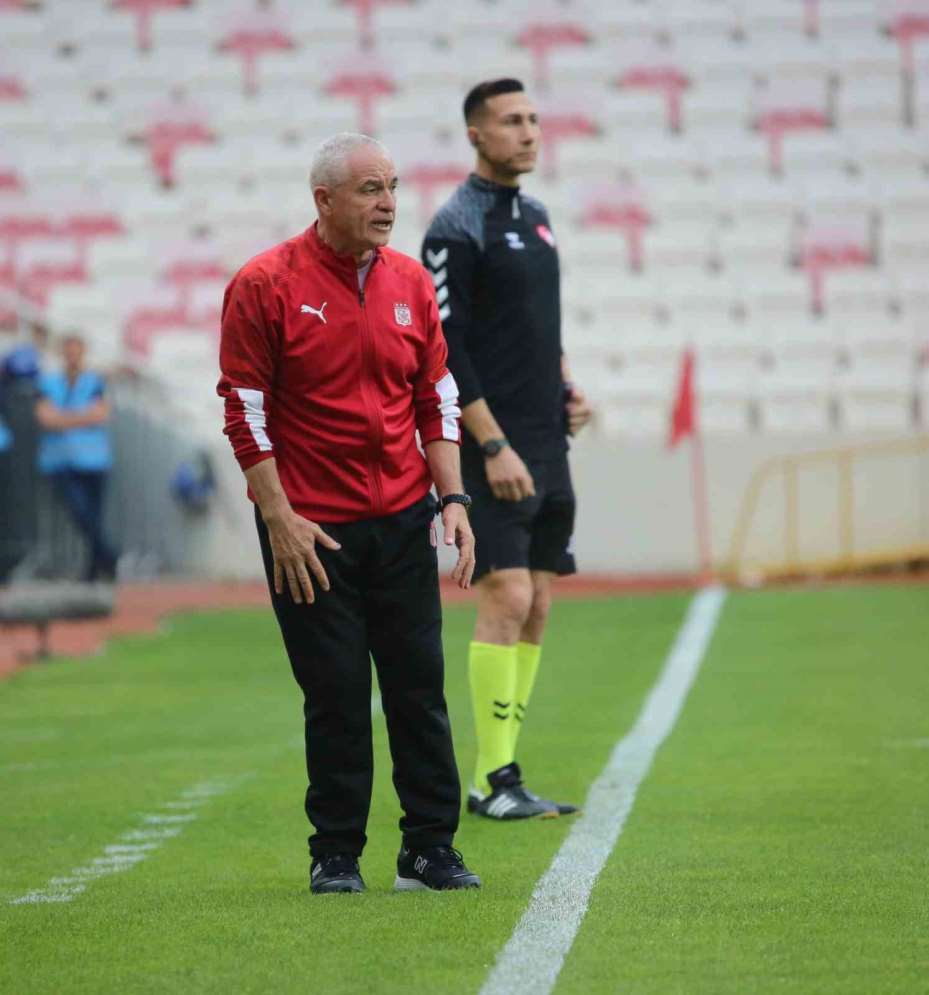 Trendyol Süper Lig: Sivasspor: 0 - Bodrum FK: 0 (İlk yarı)