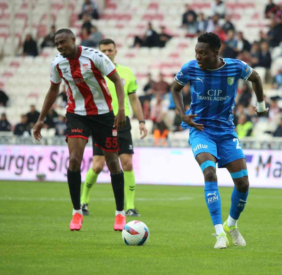 Trendyol Süper Lig: Sivasspor: 0 - Bodrum FK: 0 (İlk yarı)