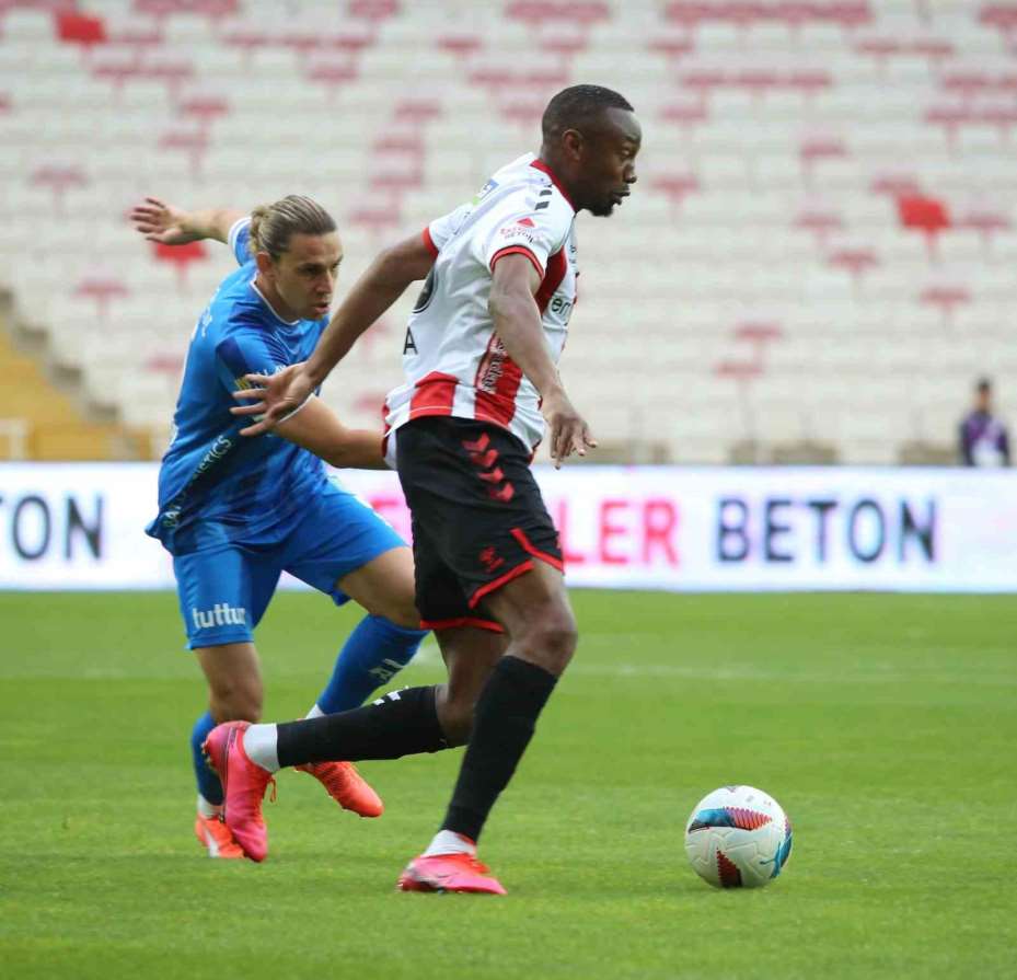 Trendyol Süper Lig: Sivasspor: 0 - Bodrum FK: 0 (İlk yarı)