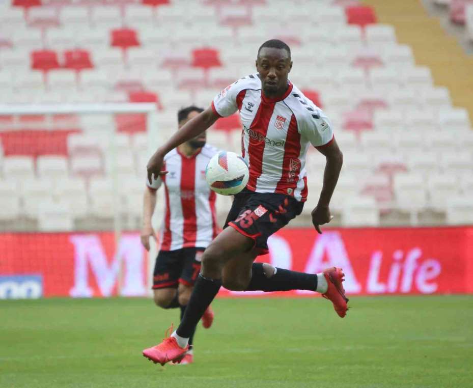 Trendyol Süper Lig: Sivasspor: 0 - Bodrum FK: 0 (İlk yarı)